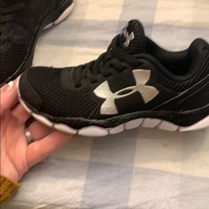 Boys size 11 under armor tennis shoes